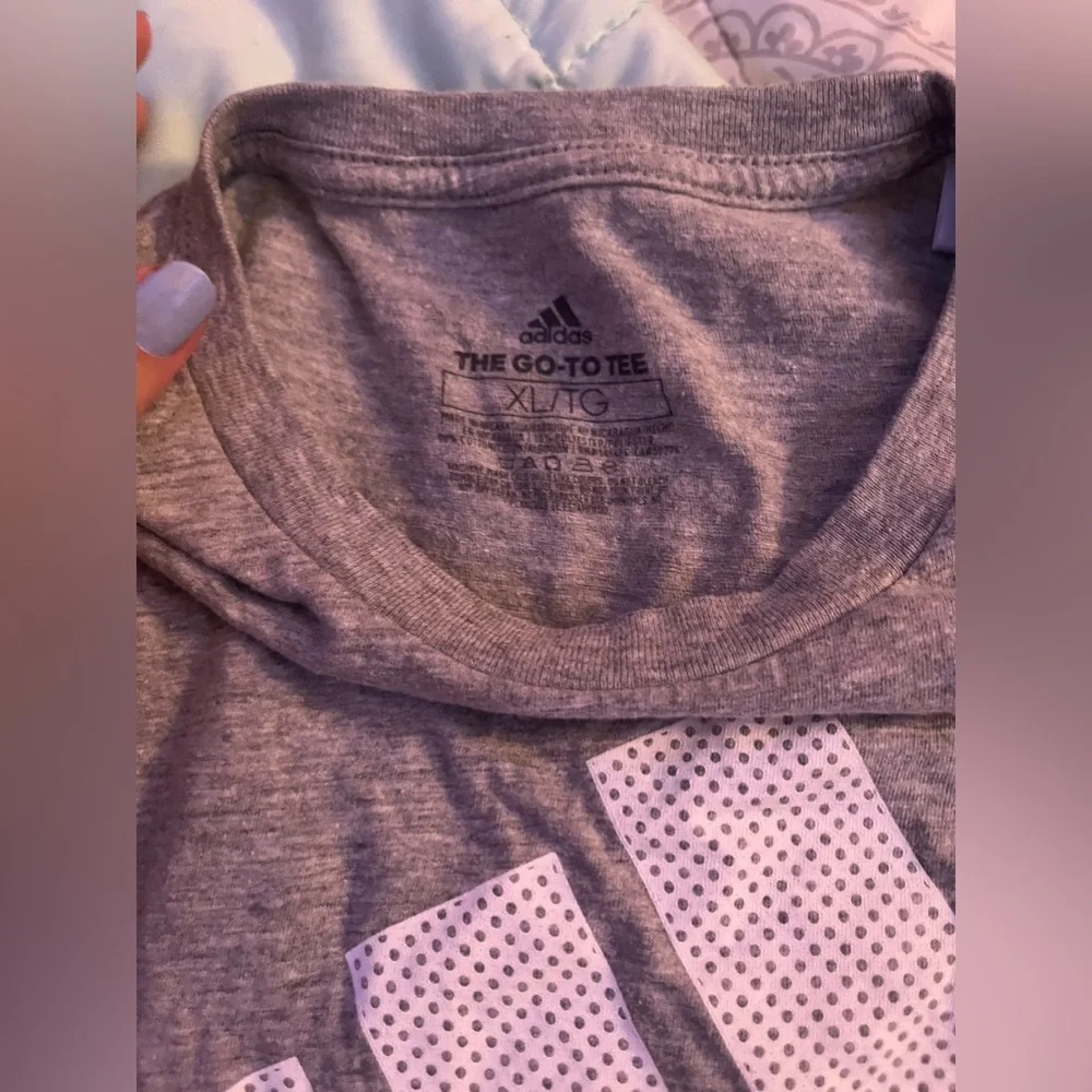 ADIDAS TEE SIZE: XL✨✨ - Picture 2 of 4